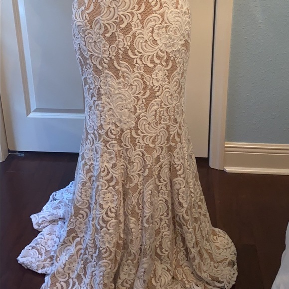 White Lace Gown - Picture 3 of 4